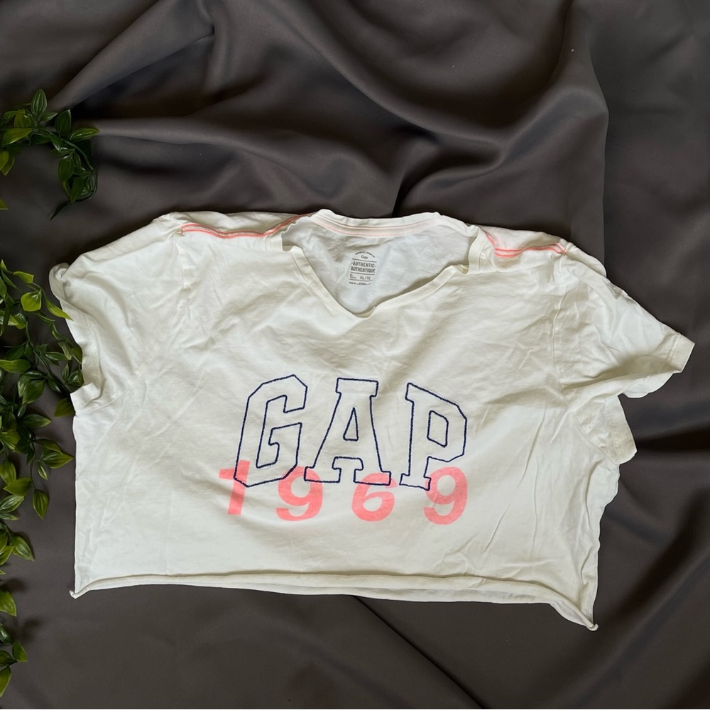 ‼️FINAL SALE‼️ GAP Short Sleeve crop top size XL Color Cream Neon Pink